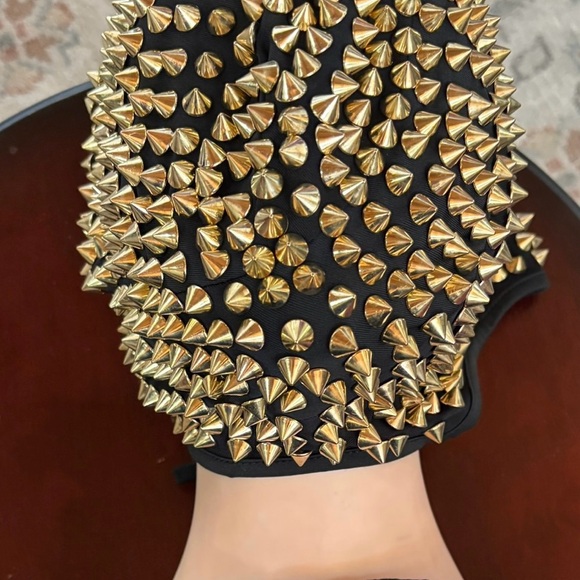 Black and Gold Studded Face Mask - Picture 2 of 5